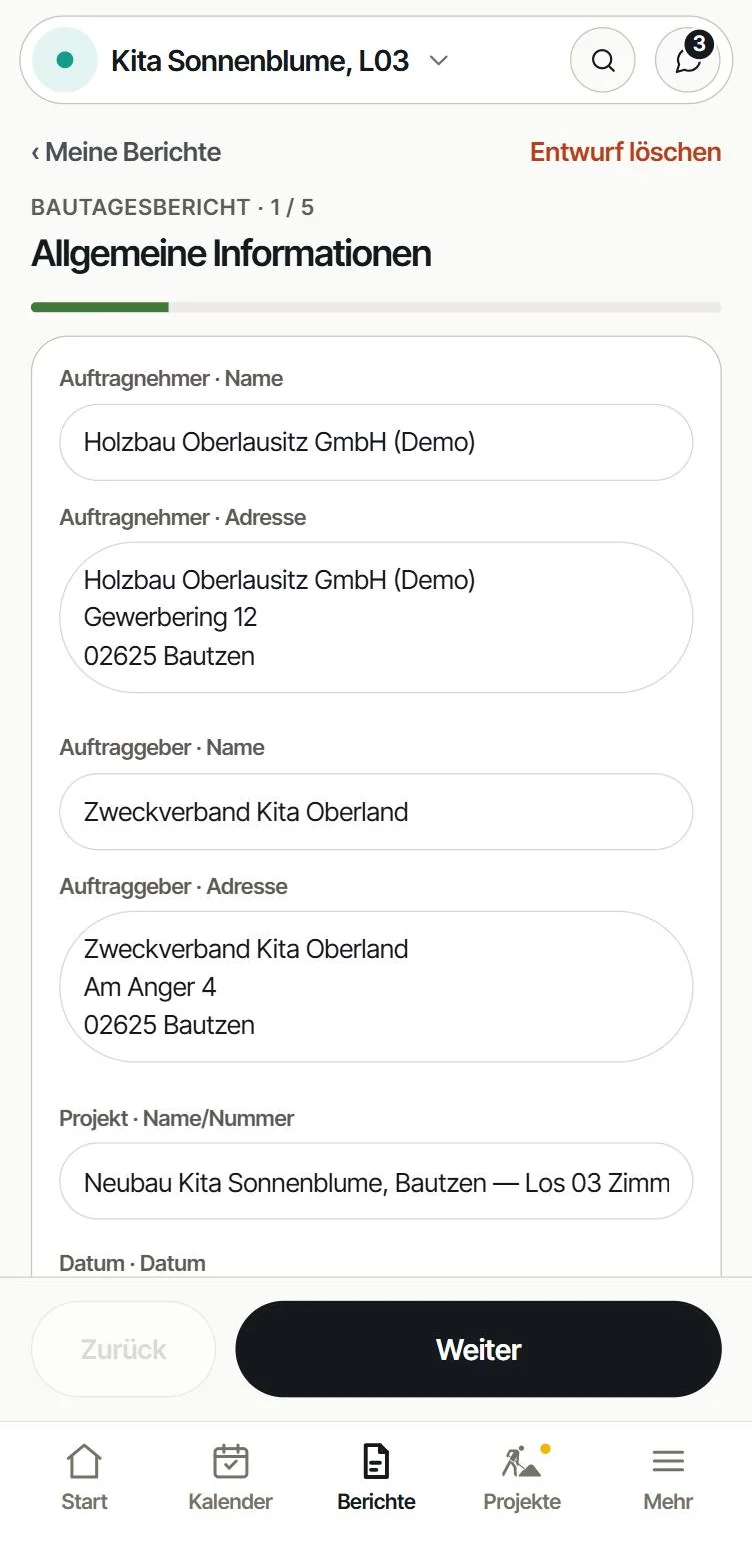Bautagesbericht in der App auf dem Telefon: Schritt 1 von 5, Allgemeine Informationen mit Auftragnehmer, Auftraggeber und Projekt, unten Zurück und Weiter