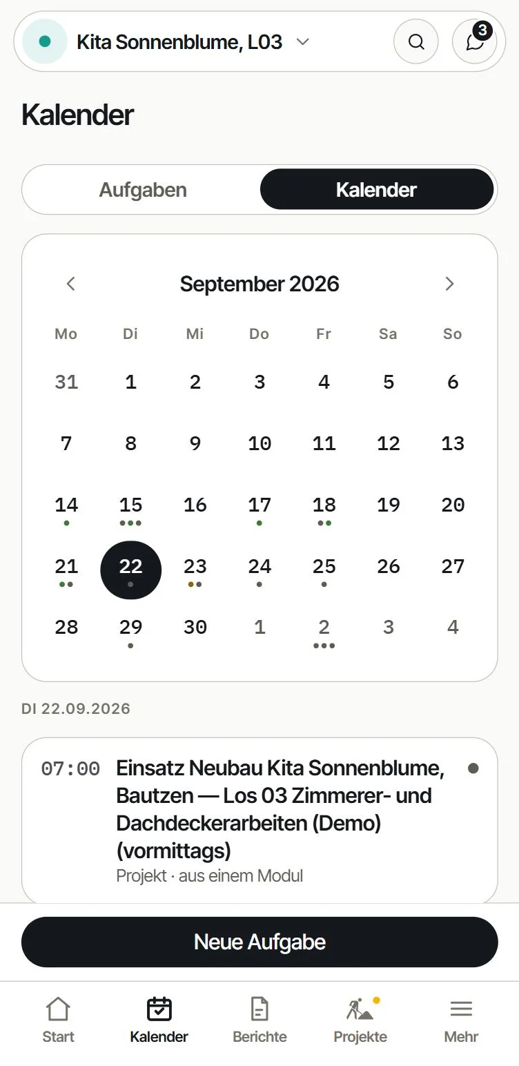 Kalender in der App: September 2026 mit Markierungen je Tag, darunter der Einsatz am 22.09. um 07:00 auf der Baustelle Kita Sonnenblume