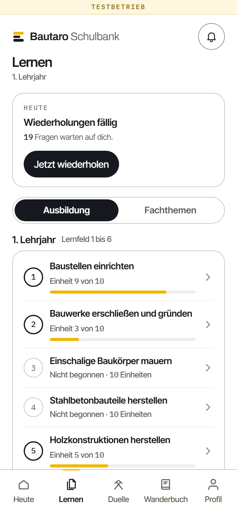 Lernfelder des 1. Lehrjahrs mit Fortschritt je Lernfeld, oben der Hinweis auf 19 fällige Wiederholungen