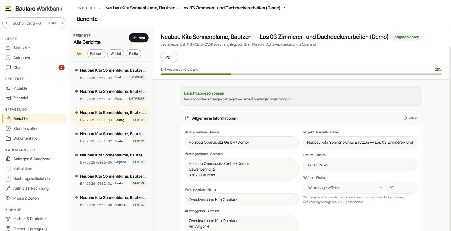 Berichte in der Werkbank: links die Liste mit Entwurf und Fertig, rechts ein abgeschlossener Bautagesbericht nach § 3 VOB/B, revisionssicher abgelegt, mit PDF-Knopf und Fortschrittsbalken