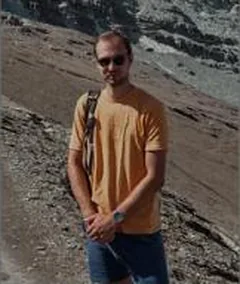 Florian Wachner, Zimmerer und Gründer von Bautaro